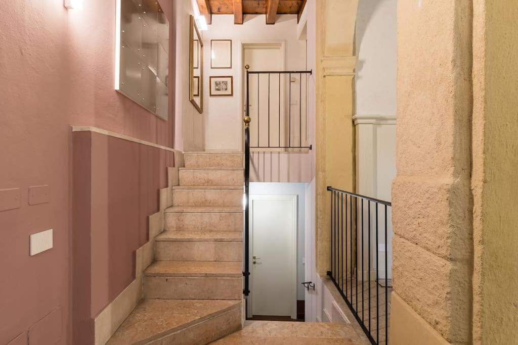 Апартаменты Residenza Angels @Piazzadelleerbe Верона Экстерьер фото